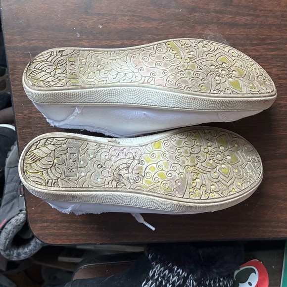 BOBS by Skechers White Canvas Sneakers | Frayed Edge Lace-Up | Size 6 - Picture 3 of 3